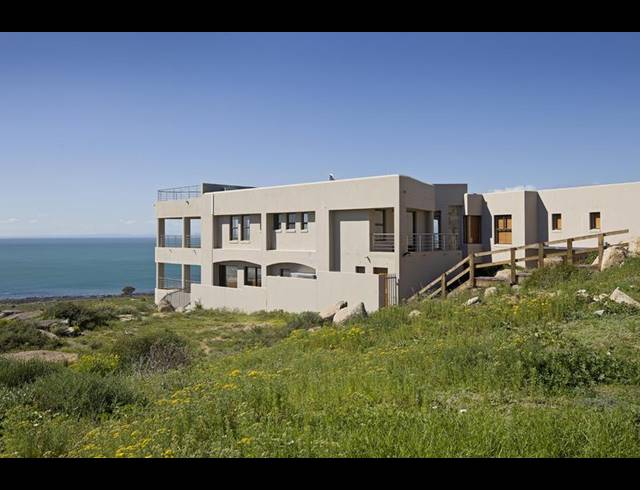 5 BEDROOM HOUSE FOR SALE IN BLUEBERRY HILL